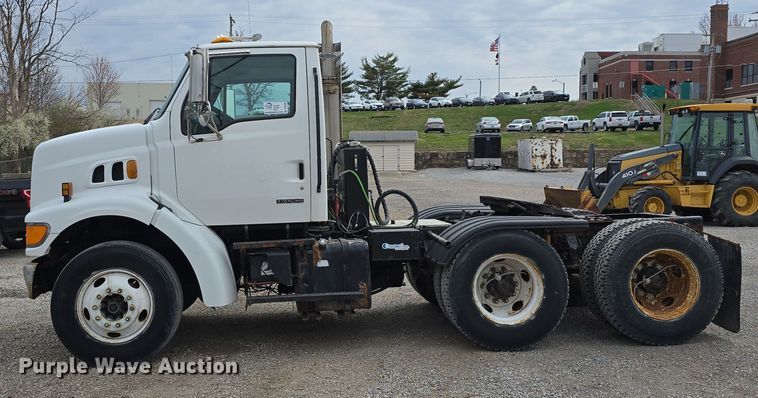image for item DT6765 2000 Sterling L9500 semi truck