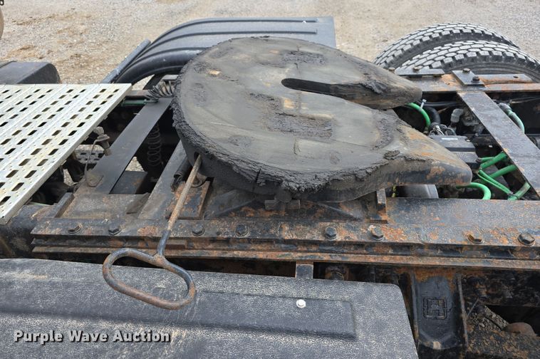 image for item DT6765 2000 Sterling L9500 semi truck