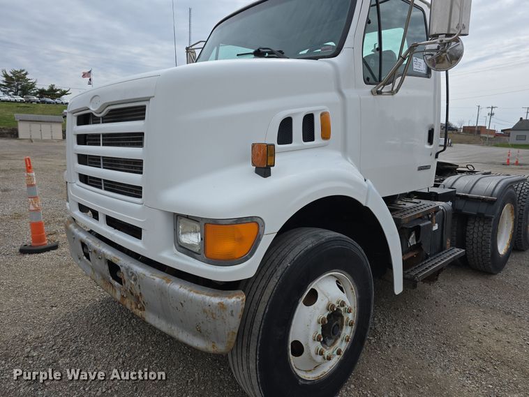 image for item DT6765 2000 Sterling L9500 semi truck