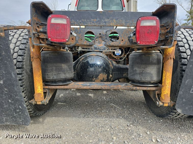 image for item DT6765 2000 Sterling L9500 semi truck