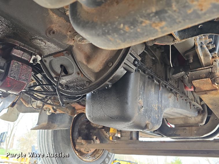 image for item DT6765 2000 Sterling L9500 semi truck