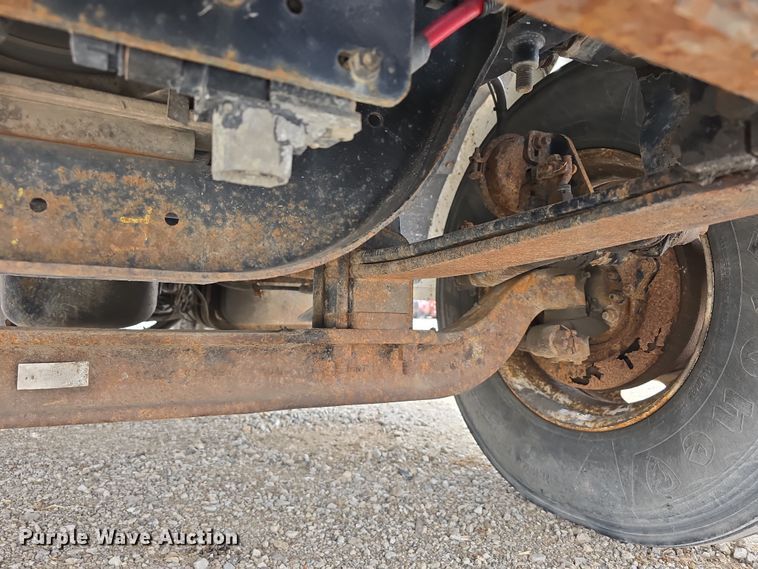 image for item DT6765 2000 Sterling L9500 semi truck