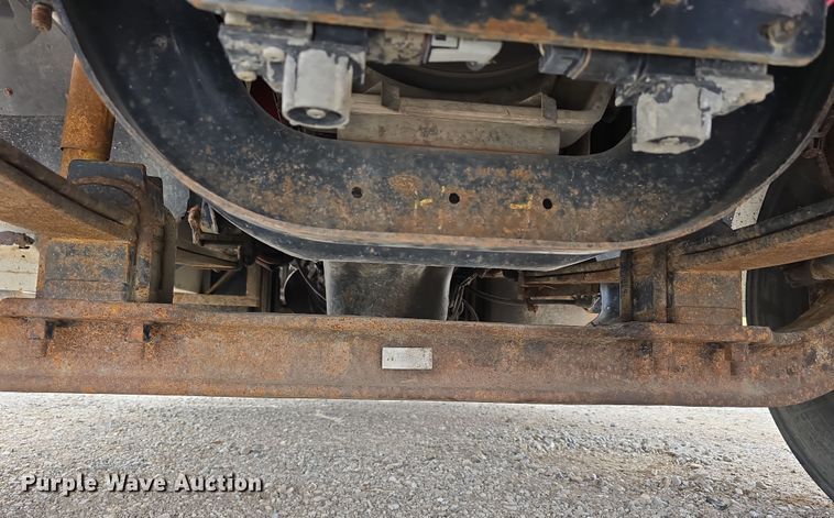 image for item DT6765 2000 Sterling L9500 semi truck