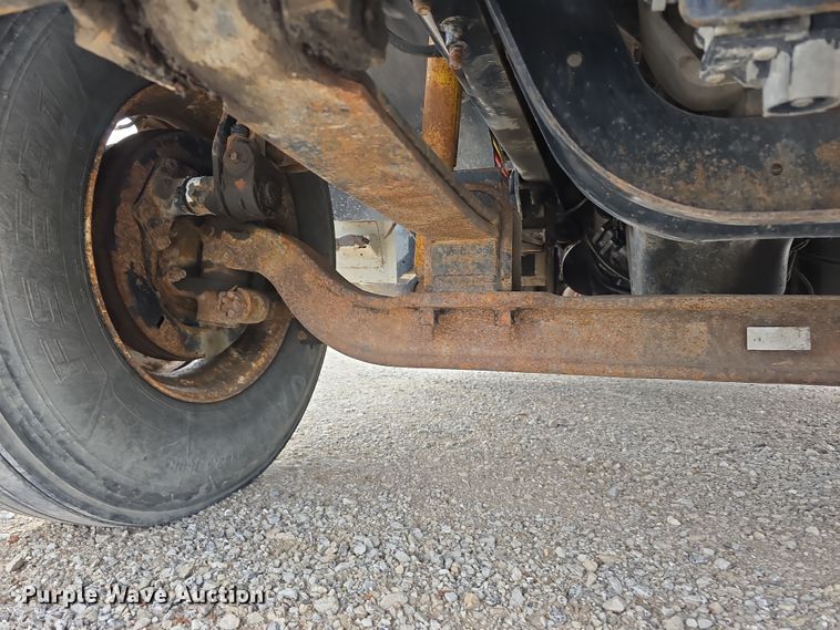 image for item DT6765 2000 Sterling L9500 semi truck