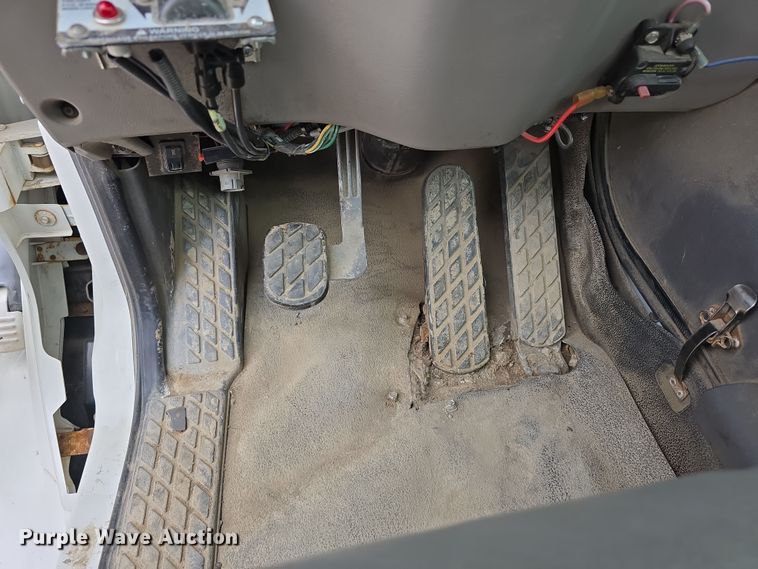 image for item DT6765 2000 Sterling L9500 semi truck