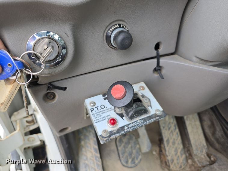 image for item DT6765 2000 Sterling L9500 semi truck