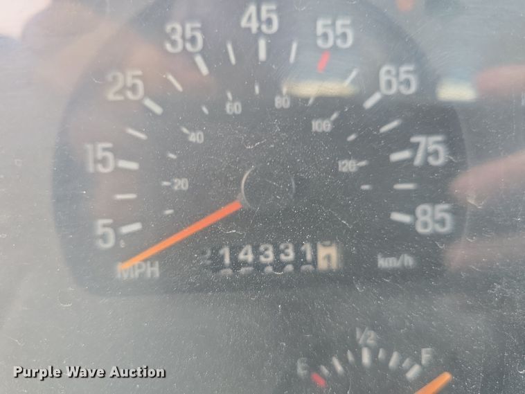 image for item DT6765 2000 Sterling L9500 semi truck