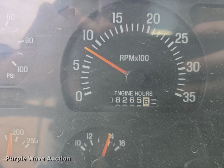 image for item DT6765 2000 Sterling L9500 semi truck