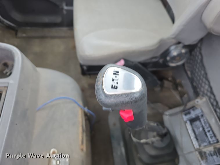 image for item DT6765 2000 Sterling L9500 semi truck