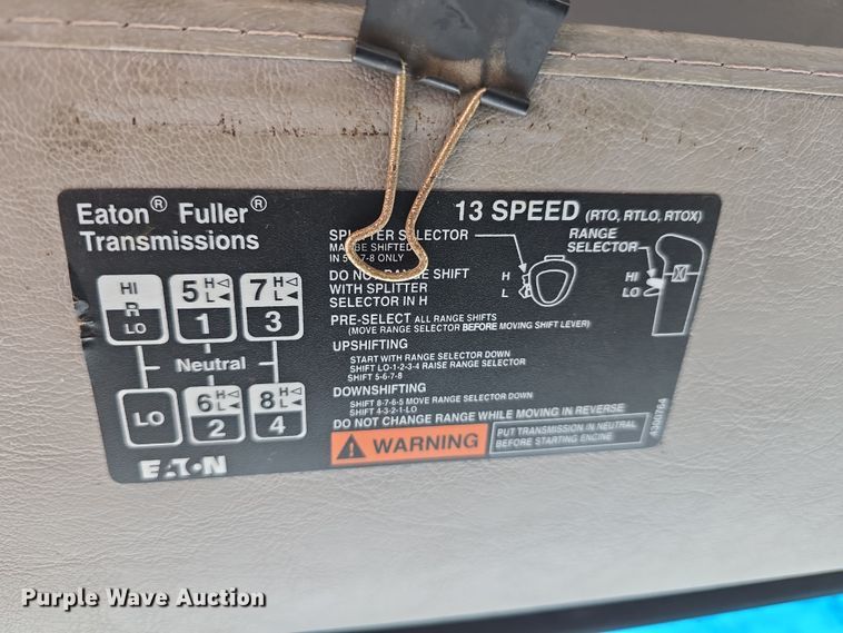 image for item DT6765 2000 Sterling L9500 semi truck