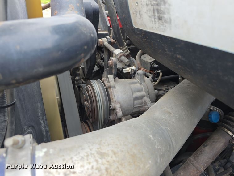 image for item DT6765 2000 Sterling L9500 semi truck