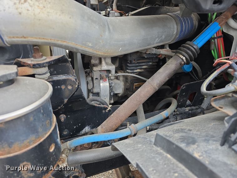 image for item DT6765 2000 Sterling L9500 semi truck