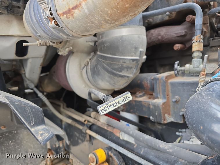 image for item DT6765 2000 Sterling L9500 semi truck