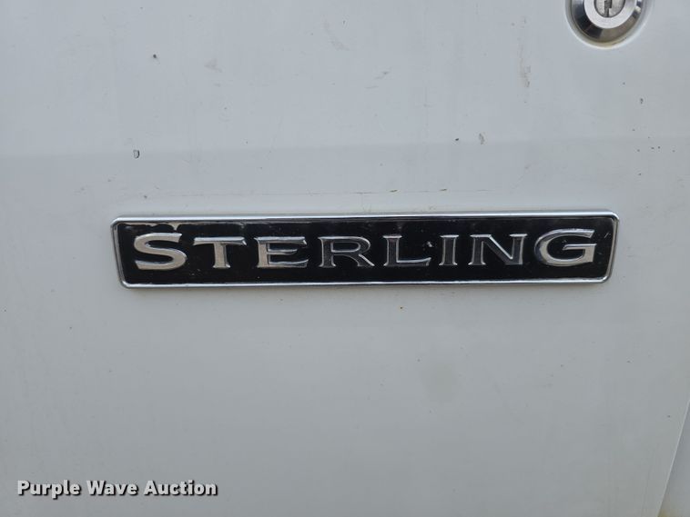 image for item DT6765 2000 Sterling L9500 semi truck