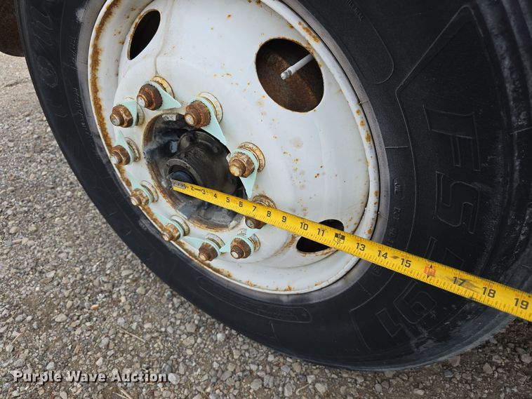 image for item DT6765 2000 Sterling L9500 semi truck