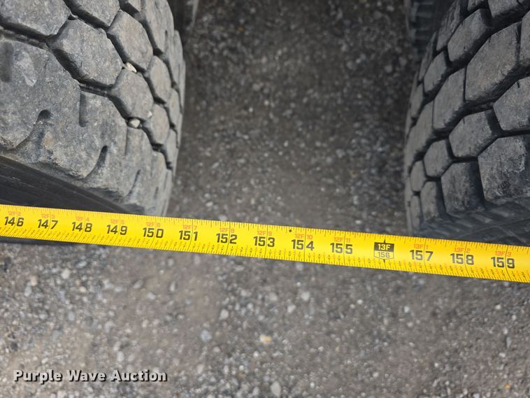 image for item DT6765 2000 Sterling L9500 semi truck