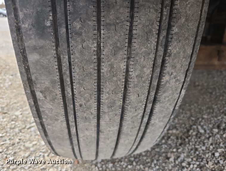 image for item DT6765 2000 Sterling L9500 semi truck