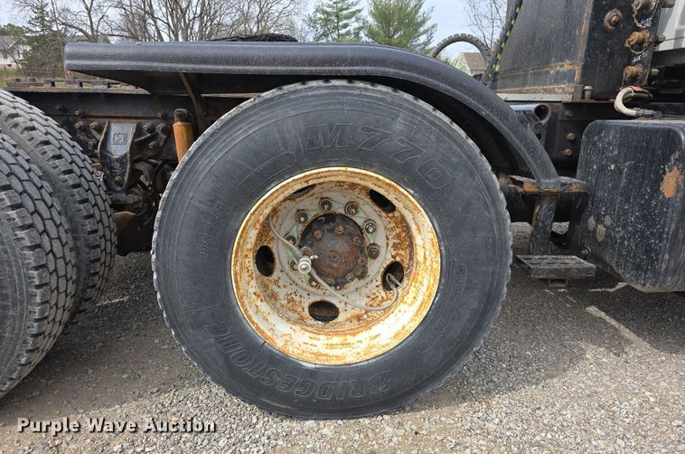 image for item DT6765 2000 Sterling L9500 semi truck