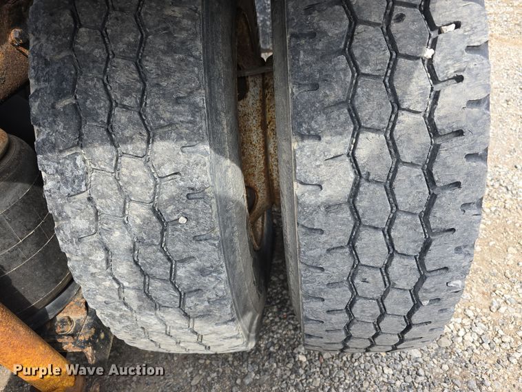 image for item DT6765 2000 Sterling L9500 semi truck