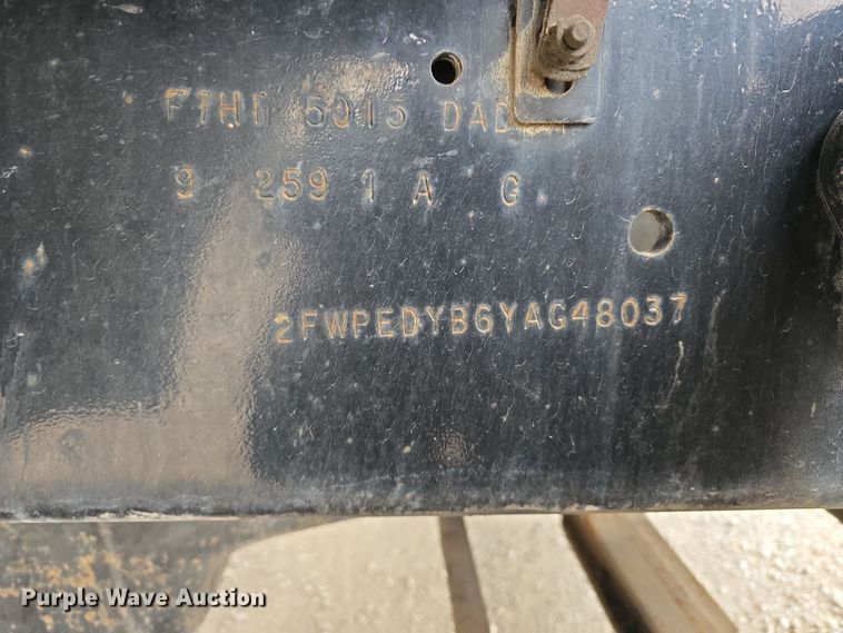 image for item DT6765 2000 Sterling L9500 semi truck