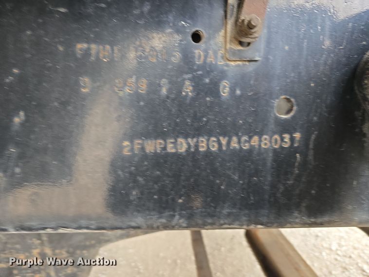 image for item DT6765 2000 Sterling L9500 semi truck