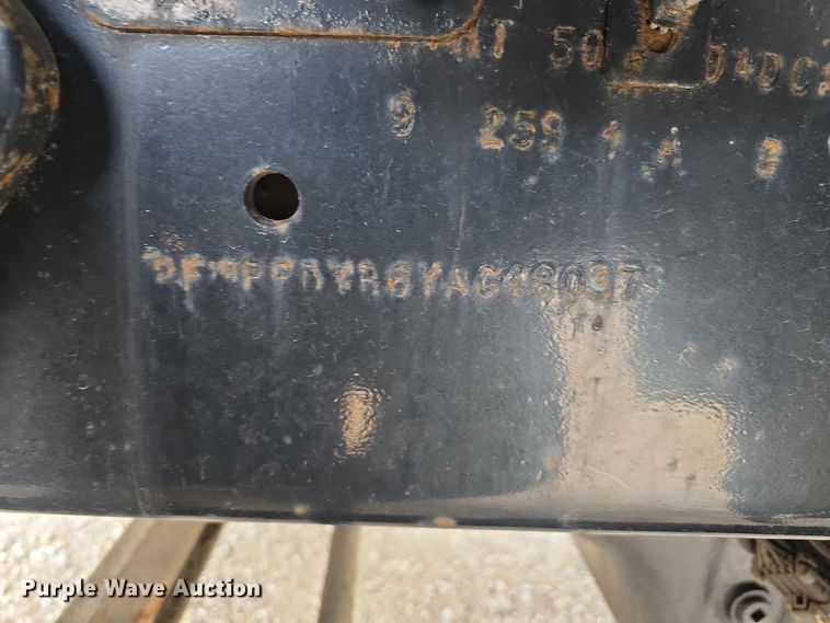 image for item DT6765 2000 Sterling L9500 semi truck