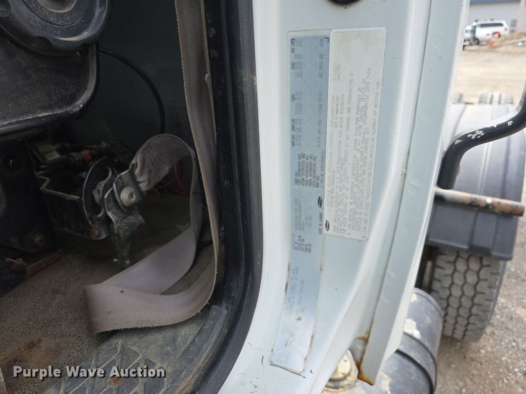 image for item DT6765 2000 Sterling L9500 semi truck