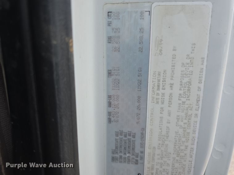 image for item DT6765 2000 Sterling L9500 semi truck