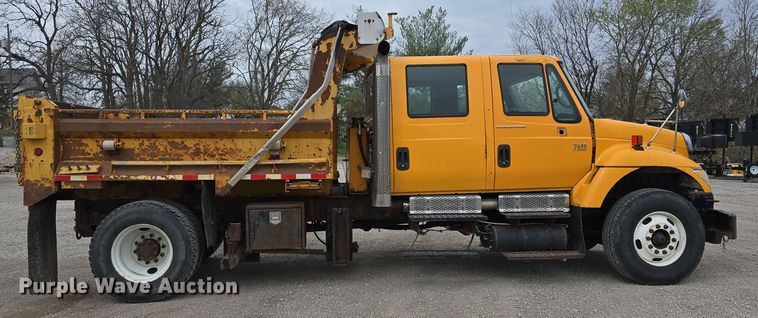 image for item DT6767 2006 International 7400 Crew Cab dump truck