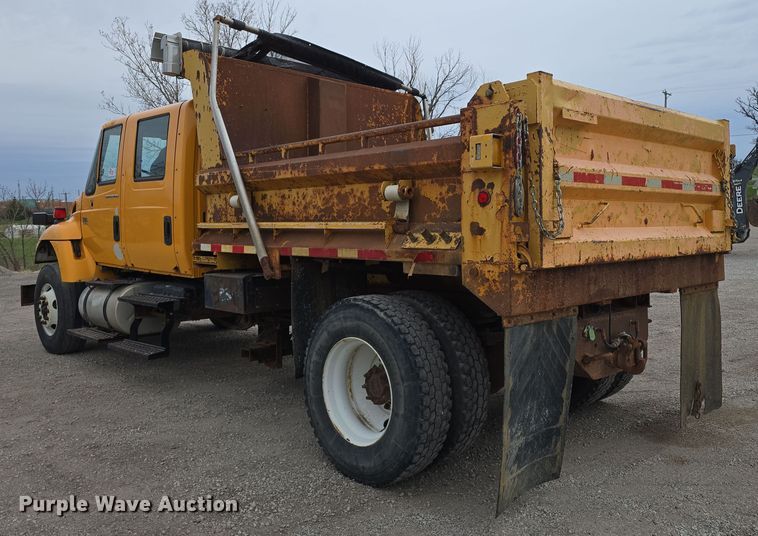 image for item DT6767 2006 International 7400 Crew Cab dump truck