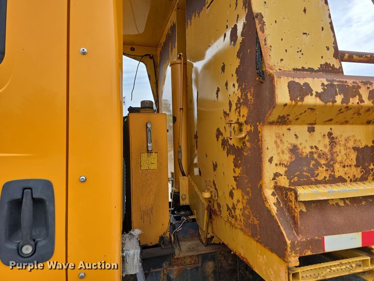 image for item DT6767 2006 International 7400 Crew Cab dump truck