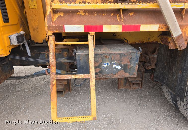 image for item DT6767 2006 International 7400 Crew Cab dump truck