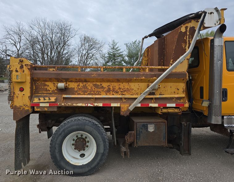 image for item DT6767 2006 International 7400 Crew Cab dump truck
