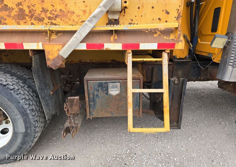 image for item DT6767 2006 International 7400 Crew Cab dump truck