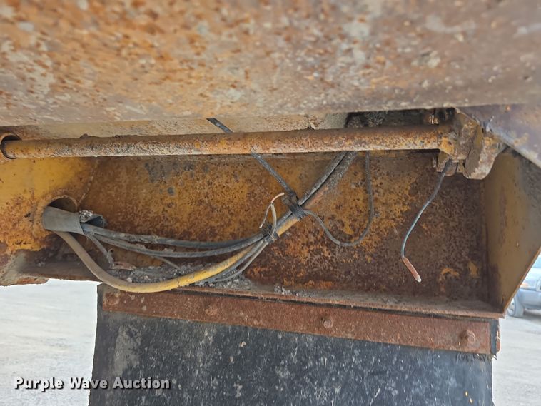 image for item DT6767 2006 International 7400 Crew Cab dump truck