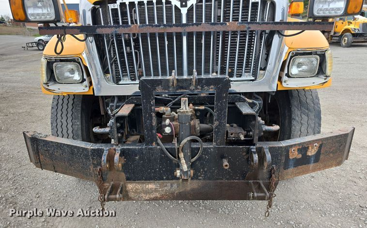 image for item DT6767 2006 International 7400 Crew Cab dump truck