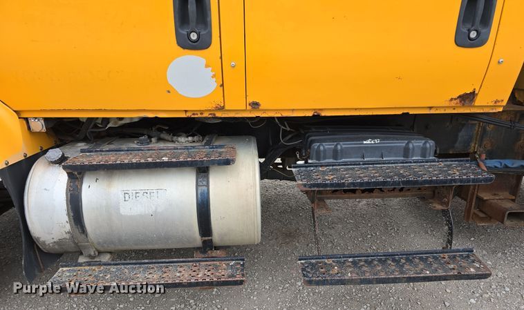 image for item DT6767 2006 International 7400 Crew Cab dump truck