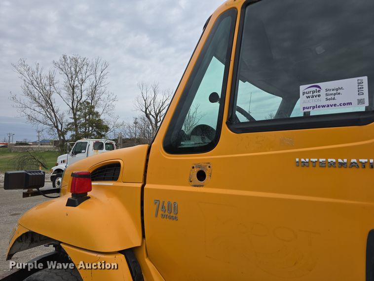 image for item DT6767 2006 International 7400 Crew Cab dump truck