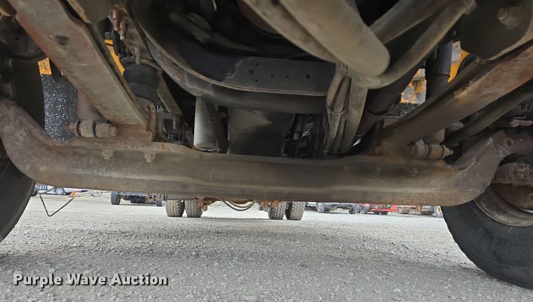 image for item DT6767 2006 International 7400 Crew Cab dump truck