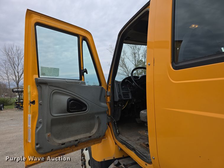 image for item DT6767 2006 International 7400 Crew Cab dump truck