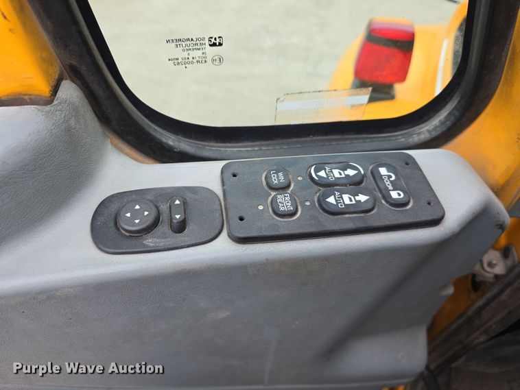 image for item DT6767 2006 International 7400 Crew Cab dump truck