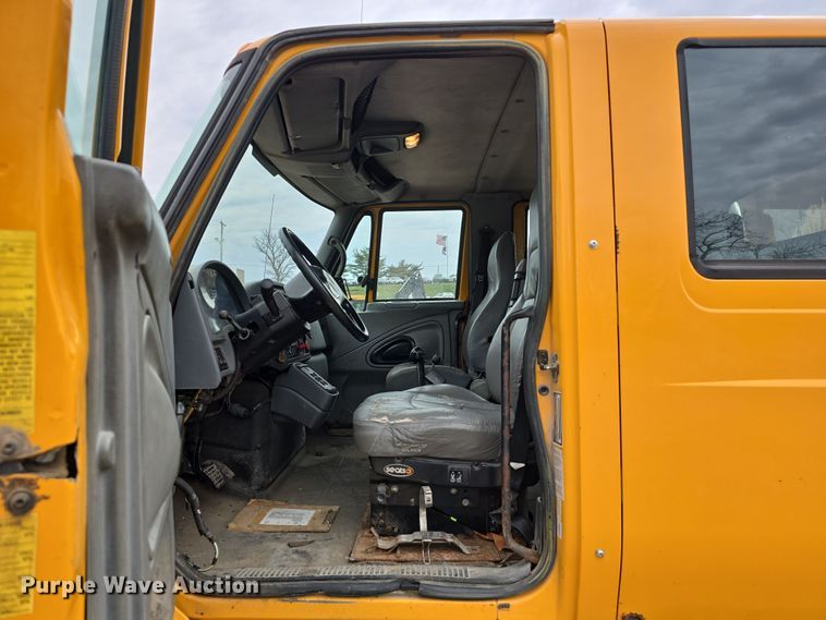 image for item DT6767 2006 International 7400 Crew Cab dump truck