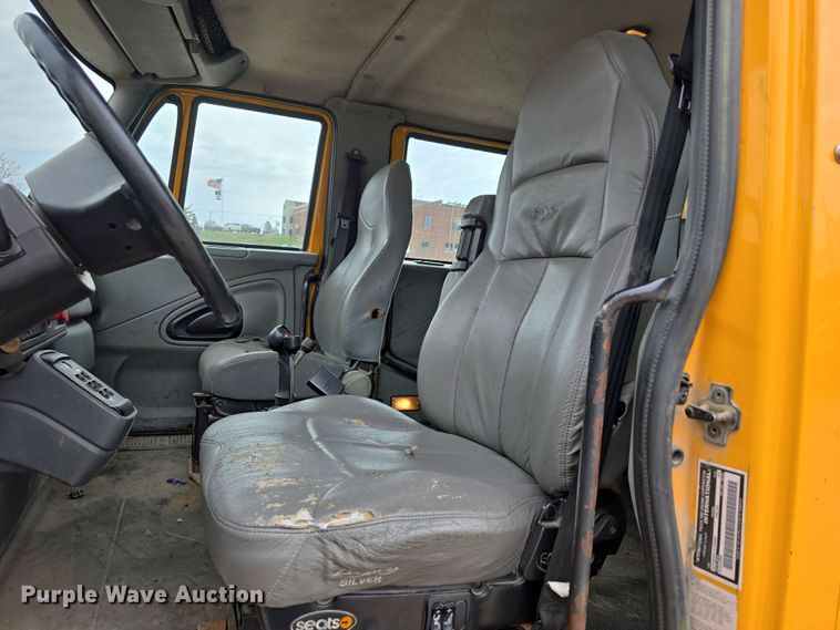 image for item DT6767 2006 International 7400 Crew Cab dump truck