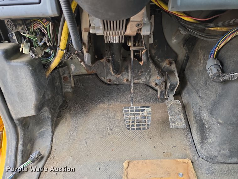 image for item DT6767 2006 International 7400 Crew Cab dump truck