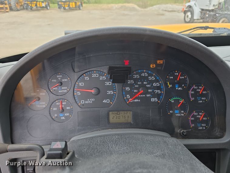 image for item DT6767 2006 International 7400 Crew Cab dump truck