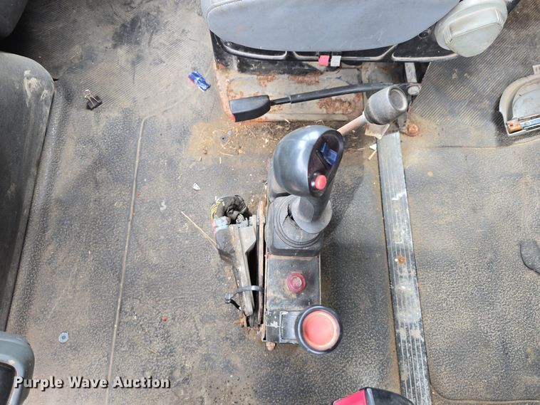 image for item DT6767 2006 International 7400 Crew Cab dump truck