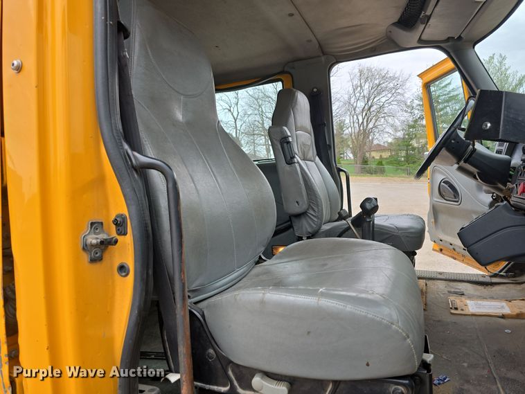 image for item DT6767 2006 International 7400 Crew Cab dump truck