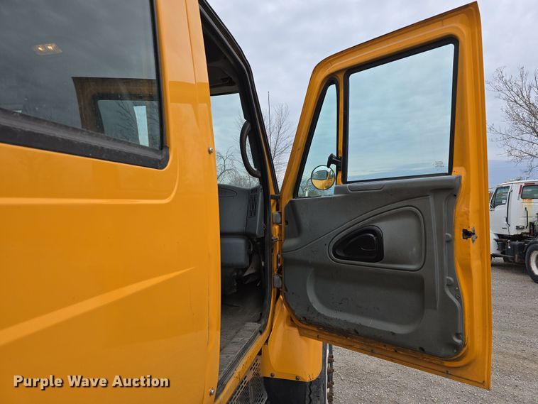 image for item DT6767 2006 International 7400 Crew Cab dump truck