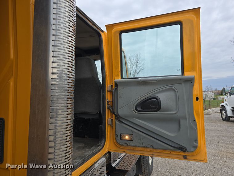 image for item DT6767 2006 International 7400 Crew Cab dump truck