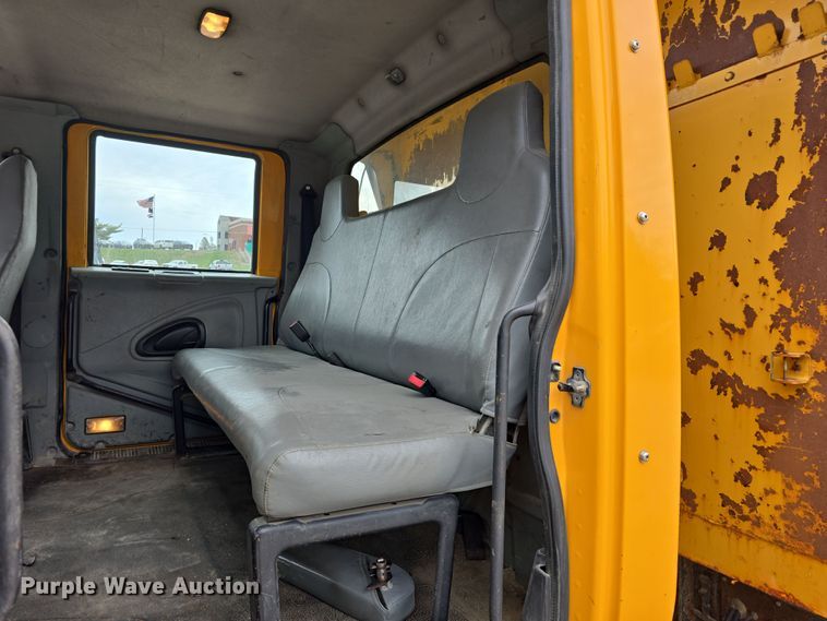 image for item DT6767 2006 International 7400 Crew Cab dump truck